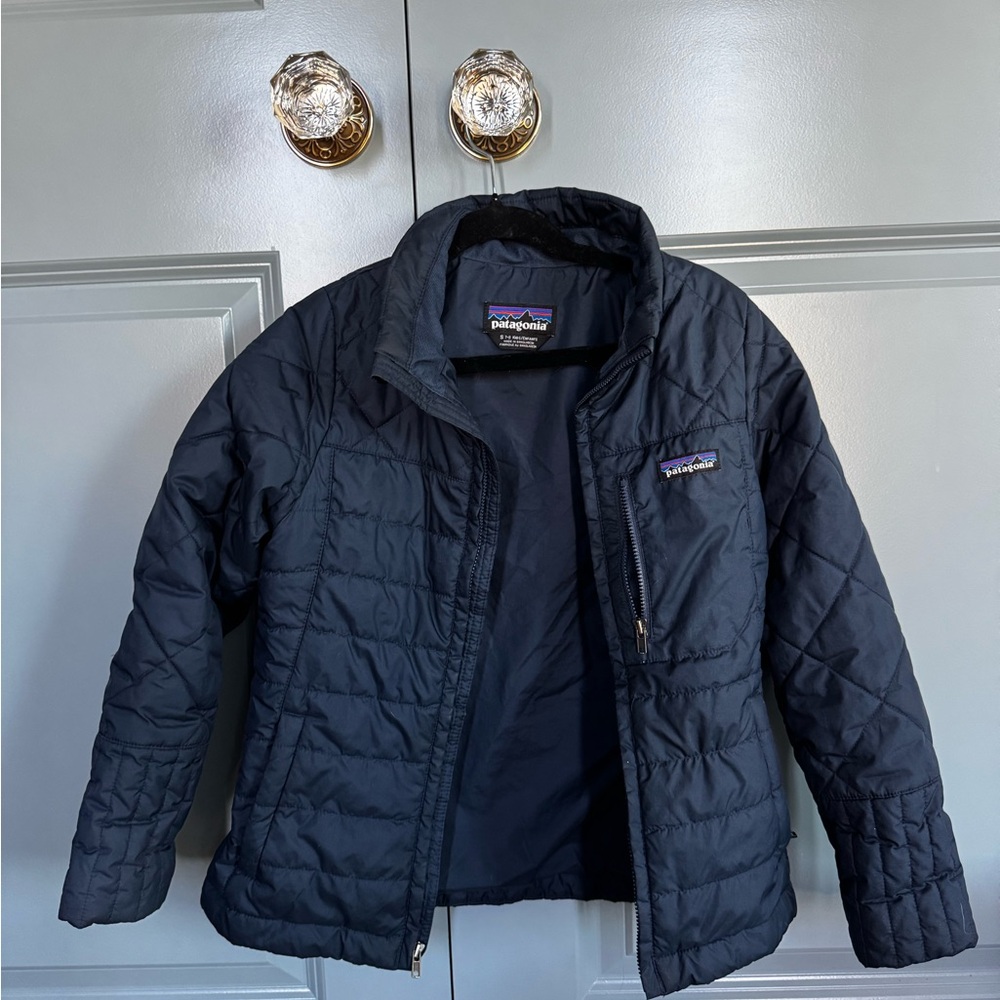 Patagonia Girls down puffer in Navy